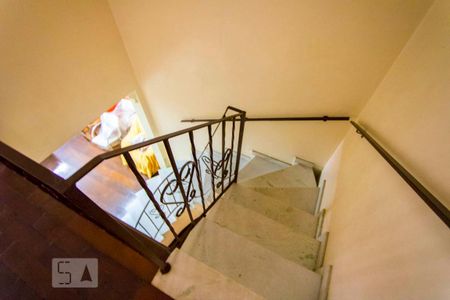 Casa à venda com 245m², 4 quartos e 2 vagasEscadas