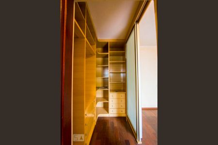 Casa à venda com 245m², 4 quartos e 2 vagasCloset do quarto 1