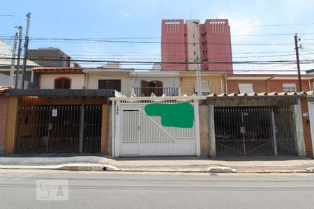 Casa à venda com 165m², 3 quartos e 2 vagas Casa à venda com 165m², 3 quartos e 2 vagasFachada