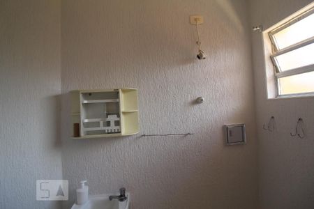 Casa à venda com 165m², 3 quartos e 2 vagasBanheiro serviço