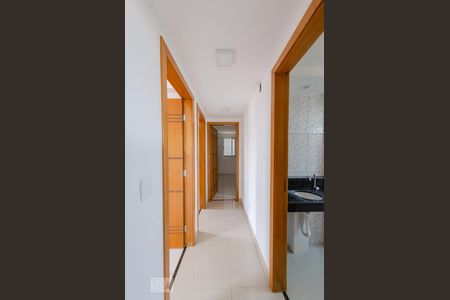 Corredor de apartamento para alugar com 3 quartos, 78m² em Padre Eustáquio, Belo Horizonte