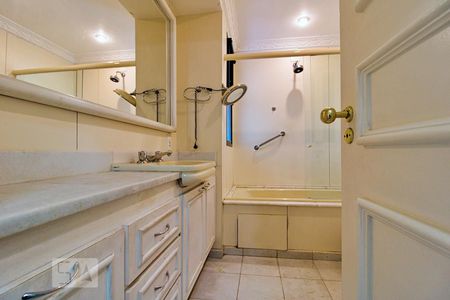 Apartamento à venda com 352m², 3 quartos e 3 vagasBanheiro da Suíte 