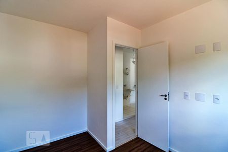 Quarto 1 de apartamento para alugar com 2 quartos, 40m² em Parque Maria Helena, São Paulo