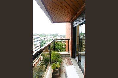 Apartamento à venda com 257m², 4 quartos e 4 vagasSacada da Suíte 3