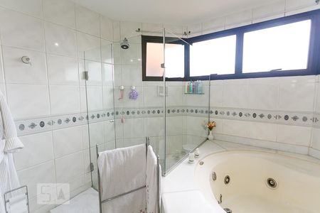 Apartamento à venda com 257m², 4 quartos e 4 vagasBanheiro da Suíte 1