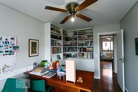 Apartamento à venda com 257m², 4 quartos e 4 vagasEscritório