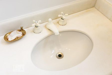 Apartamento à venda com 257m², 4 quartos e 4 vagasBanheiro do Escritório