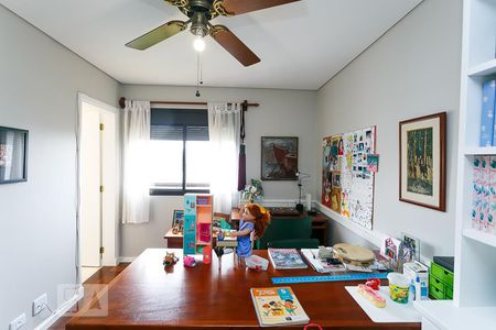 Apartamento à venda com 257m², 4 quartos e 4 vagasEscritório