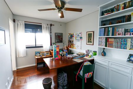 Apartamento à venda com 257m², 4 quartos e 4 vagasEscritório