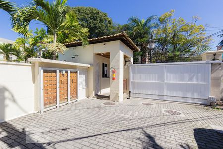 Casa à venda com 55m², 2 quartos e 1 vaga Casa à venda com 55m², 2 quartos e 1 vagaFachada e portaria