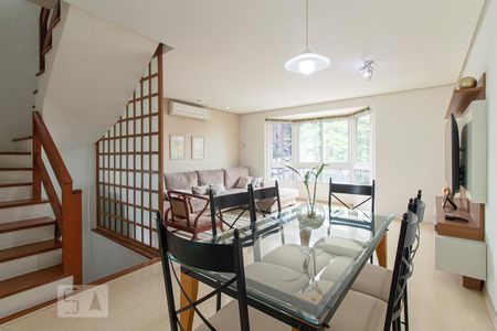 Sala de casa à venda com 3 quartos, 157m² em Chácara das Pedras, Porto Alegre