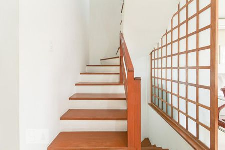 Escada de casa para alugar com 3 quartos, 157m² em Chácara das Pedras, Porto Alegre