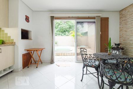 Churrasqueira de casa à venda com 3 quartos, 157m² em Chácara das Pedras, Porto Alegre