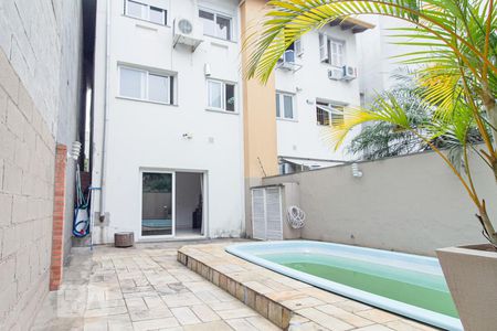 Casa à venda com 157m², 3 quartos e 3 vagasPiscina