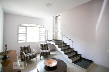 Sala de Estar de casa para alugar com 4 quartos, 378m² em Santa Amélia, Belo Horizonte