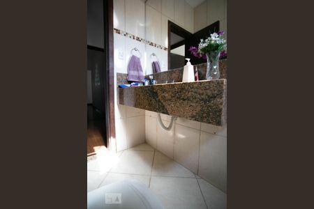 Casa à venda com 378m², 4 quartos e 5 vagasBanheiro Social