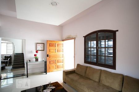 Sala de casa para alugar com 4 quartos, 378m² em Santa Amélia, Belo Horizonte