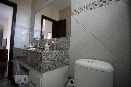 Casa à venda com 378m², 4 quartos e 5 vagasBanheiro da Suíte 2