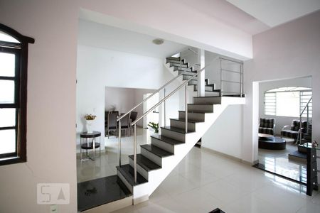 Sala de casa à venda com 4 quartos, 378m² em Santa Amélia, Belo Horizonte