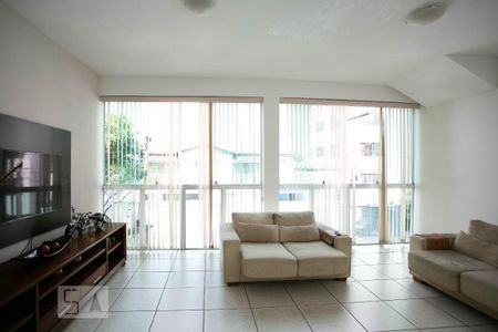 Casa à venda com 378m², 4 quartos e 5 vagasSala de Estar 2