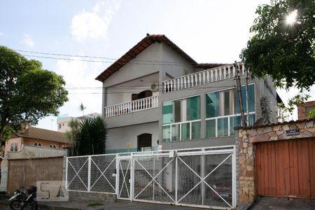 Casa à venda com 378m², 4 quartos e 5 vagasFachada