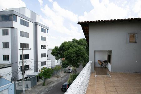 Casa à venda com 378m², 4 quartos e 5 vagasVaranda