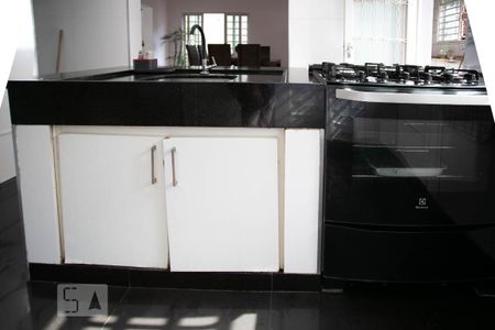 Casa à venda com 378m², 4 quartos e 5 vagasCozinha