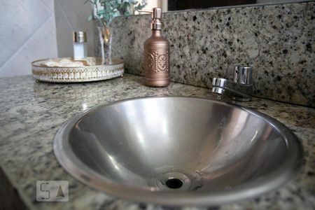 Casa à venda com 378m², 4 quartos e 5 vagasBanheiro da Suíte 2