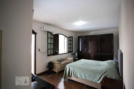 Casa à venda com 378m², 4 quartos e 5 vagasQuarto Suite 2