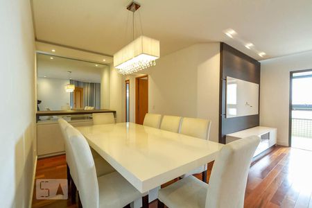 Apartamento para alugar com 130m², 3 quartos e 2 vagas Apartamento para alugar com 130m², 3 quartos e 2 vagasSala de jantar