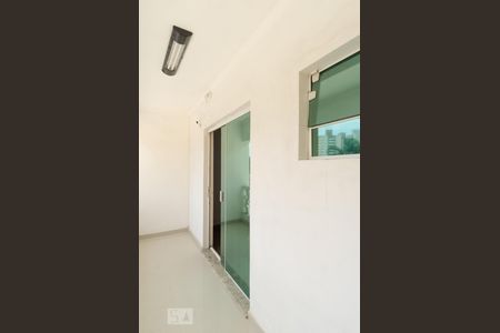 Casa à venda com 235m², 3 quartos e 2 vagas Casa à venda com 235m², 3 quartos e 2 vagasVaranda