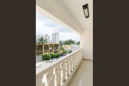 Casa à venda com 235m², 3 quartos e 2 vagas Casa à venda com 235m², 3 quartos e 2 vagasVaranda