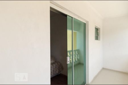 Casa à venda com 235m², 3 quartos e 2 vagas Casa à venda com 235m², 3 quartos e 2 vagasVaranda