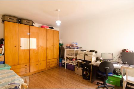 Casa à venda com 235m², 3 quartos e 2 vagas Casa à venda com 235m², 3 quartos e 2 vagasQuarto