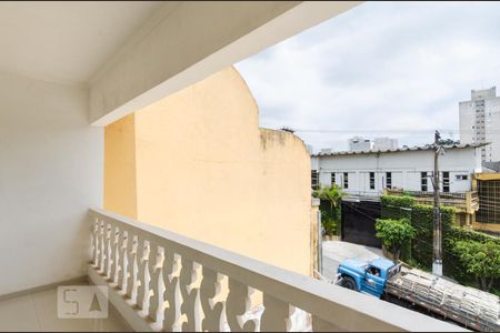 Casa à venda com 235m², 3 quartos e 2 vagas Casa à venda com 235m², 3 quartos e 2 vagasVaranda