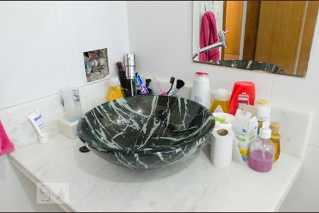 Casa à venda com 235m², 3 quartos e 2 vagas Casa à venda com 235m², 3 quartos e 2 vagasBanheiro da suíte