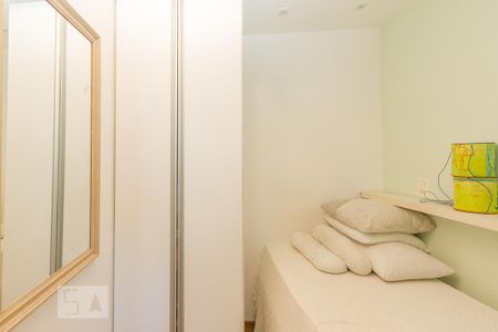 Apartamento à venda com 156m², 3 quartos e 3 vagas Apartamento à venda com 156m², 3 quartos e 3 vagasQuarto de Serviço