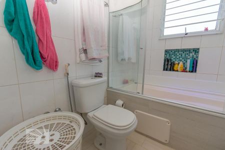 Apartamento à venda com 156m², 3 quartos e 3 vagas Apartamento à venda com 156m², 3 quartos e 3 vagasBanheiro da Suíte 1