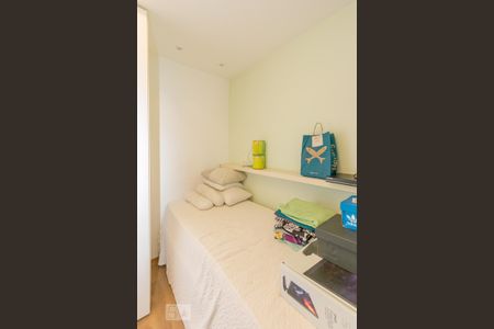 Apartamento à venda com 156m², 3 quartos e 3 vagas Apartamento à venda com 156m², 3 quartos e 3 vagasQuarto de Serviço