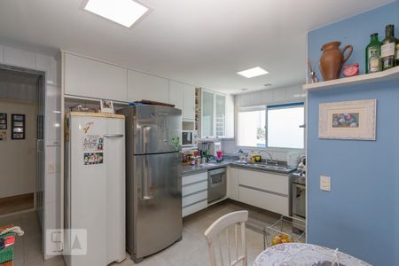 Apartamento à venda com 156m², 3 quartos e 3 vagas Apartamento à venda com 156m², 3 quartos e 3 vagasCozinha