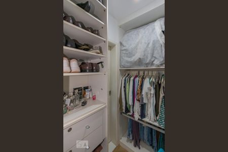 Apartamento à venda com 156m², 3 quartos e 3 vagas Apartamento à venda com 156m², 3 quartos e 3 vagasCloset da Suíte 1
