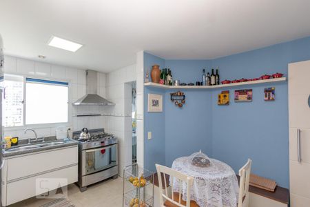 Apartamento à venda com 156m², 3 quartos e 3 vagas Apartamento à venda com 156m², 3 quartos e 3 vagasCozinha