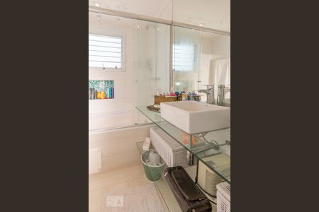 Apartamento à venda com 156m², 3 quartos e 3 vagas Apartamento à venda com 156m², 3 quartos e 3 vagasBanheiro da Suíte 1