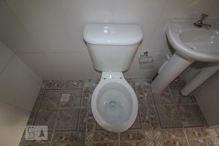 Banheiro social de casa para alugar com 1 quarto, 40m² em Rudge Ramos, São Bernardo do Campo
