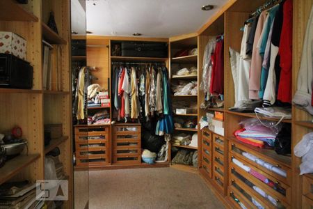 Closet de casa à venda com 5 quartos, 750m² em Brooklin Paulista, São Paulo