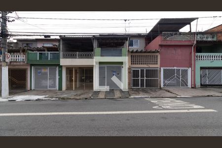 Casa à venda com 70m², 2 quartos e 1 vaga Casa à venda com 70m², 2 quartos e 1 vagaFachada