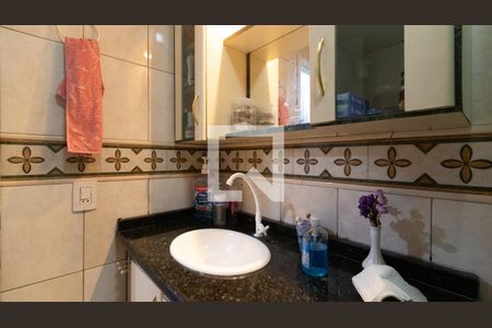 Casa à venda com 70m², 2 quartos e 1 vaga Casa à venda com 70m², 2 quartos e 1 vagaBanheiro