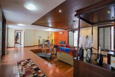 Sala de casa à venda com 4 quartos, 600m² em Sarandi, Porto Alegre