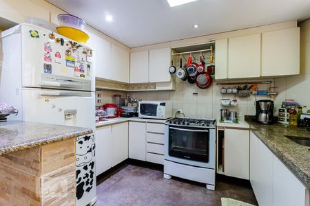 Casa à venda com 225m², 3 quartos e 2 vagasCozinha