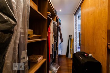 Casa à venda com 225m², 3 quartos e 2 vagasCloset da Suíte
